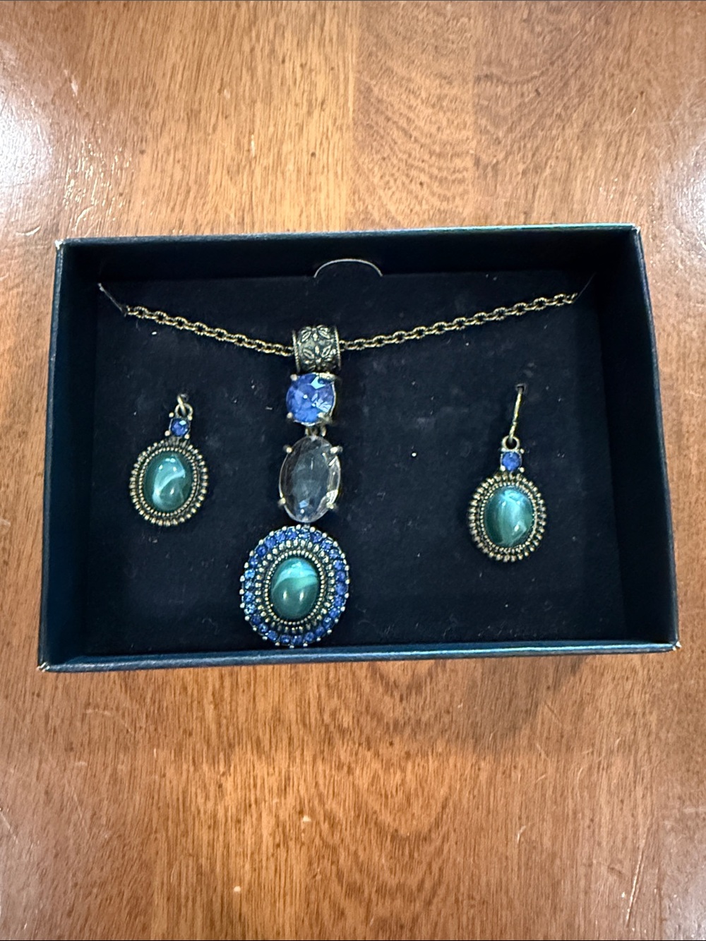 Avon Gold-Tone Blue and Teal Crystal Pendant Necklace with Matching Earrings